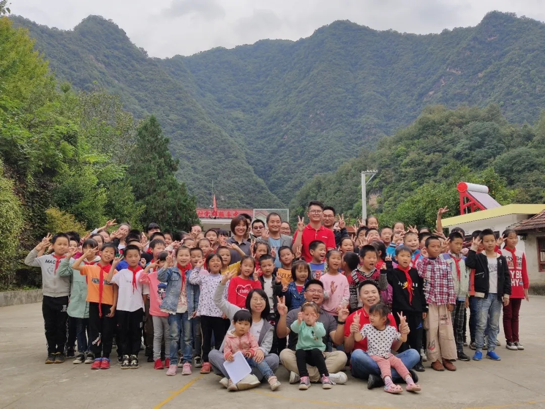 秦岭南麓有座崇家小学，还有沃尔沃卡车“图书馆计划”
