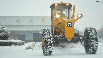 除雪利器！徐工平地机陪你看初雪