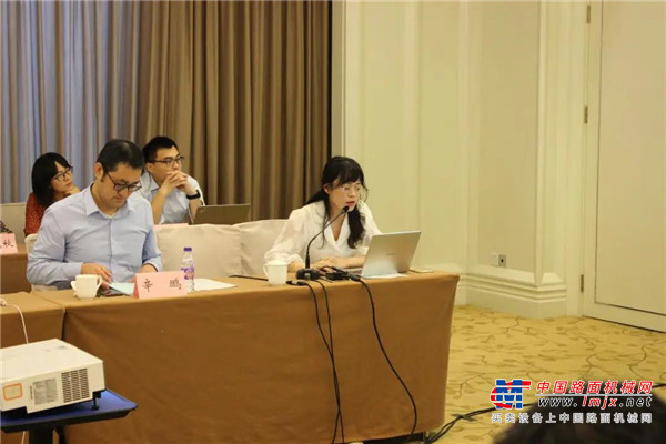 	2020年年会由田广范主任委员主持，会上标委会秘书长马肖丽做了年度工作汇报及标委会下一年度工作计划；讨论2021年拟立项国家标准和行业标准计划项目；最后北京建筑机械化研究院有限公司标准管理部刘双部长介绍了桩工机械领域国际标准化现状。