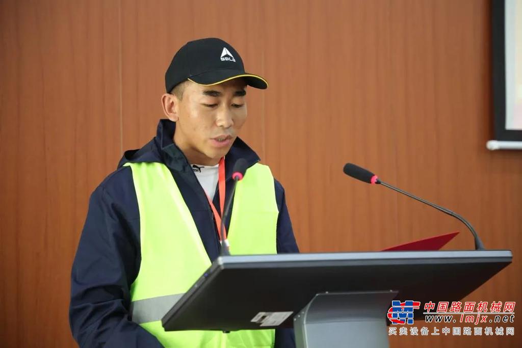 	“授人以鱼不如授人以渔。职业培训不仅有助于提高个体的职业技能，也有利于促进行业的整体发展，对带动更多人创业创富具有重要意义。‘好司机’职业技能培训力争把一群年轻人，培养成合格的工程机械操作手。”在开班仪式上，山东临工党委副书记、工会主席周维升表达了殷切的期许：“希望各位学员能够牢牢把握机会，认真听讲、勤学苦练，以优异的成绩通过各项考核，为进入工程机械行业做好准备。”