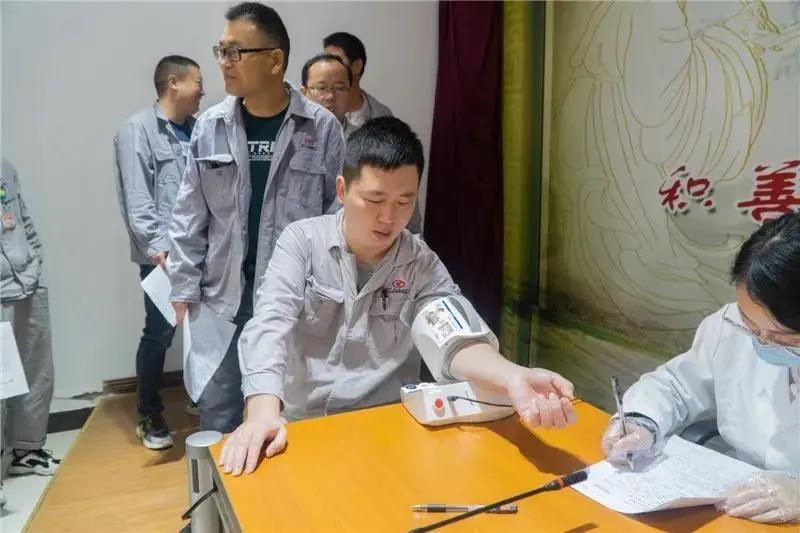 热血汇希望 生命满阳光---华菱星马开展无偿献血活动