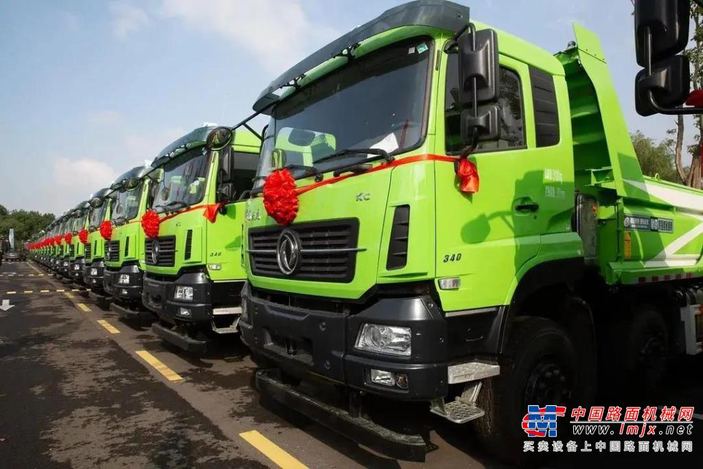 百台搭載康明斯ISL發動機的智能環保渣土車在寧波順利交付