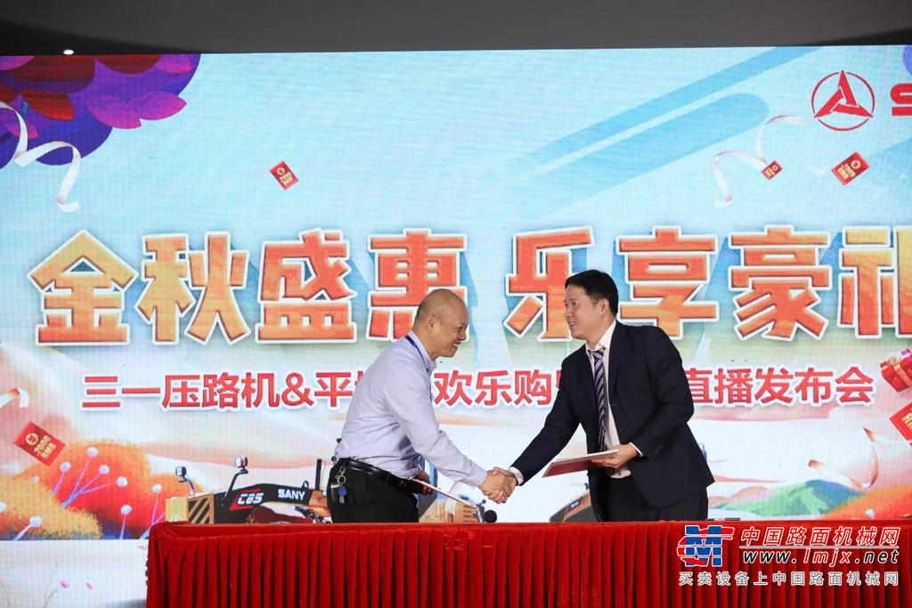 三一平地机所长张德兴介绍新品亮点