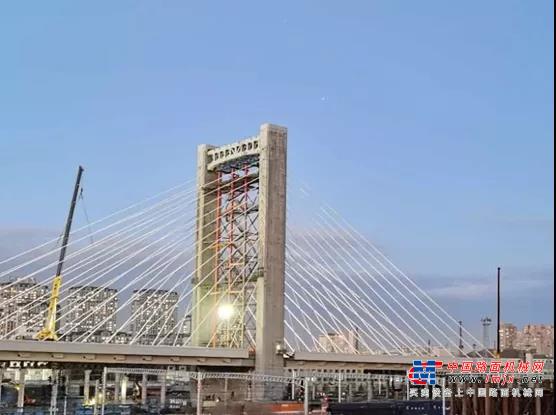 轉轉轉轉轉！徐工金霸氣助力哈爾濱首座轉體橋主塔封頂！