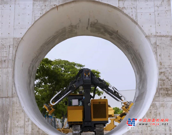 	国内首台套、核电专用	无人驾驶、智能自动施工	徐工TCR7500清理机器人	在第十六届中国国际核工业展览会	获央视强势聚焦