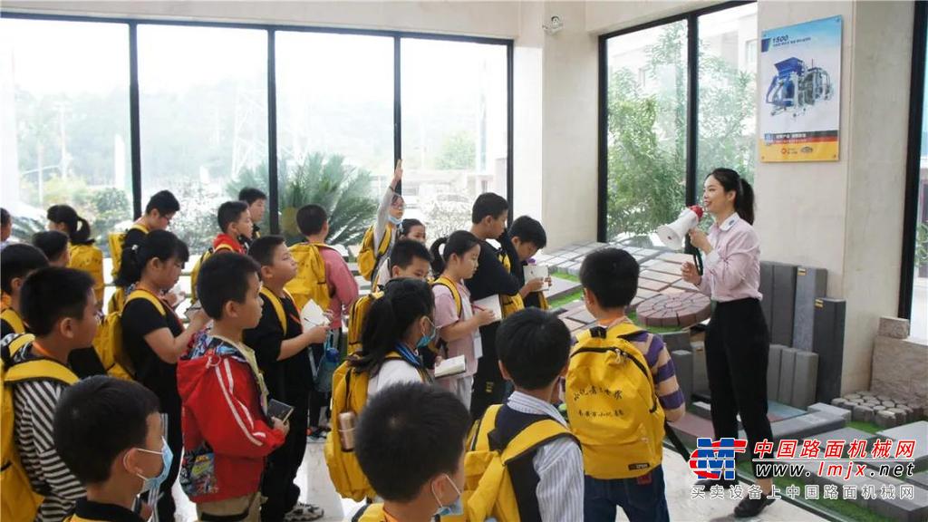 丰州中心小学小记者再次走进泉工股份