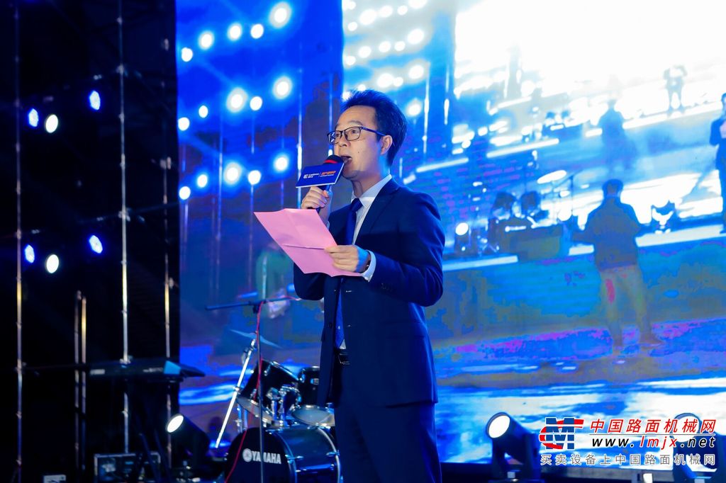 柳工挖掘机客户嘉年华大型促销从11月1日启动以来，得到广大用户的追捧，无论是下单数量还是购买金额都是屡创新高。