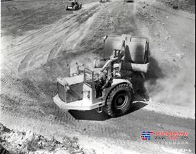 卡特彼勒轮式自行式铲运机，70年历史了！