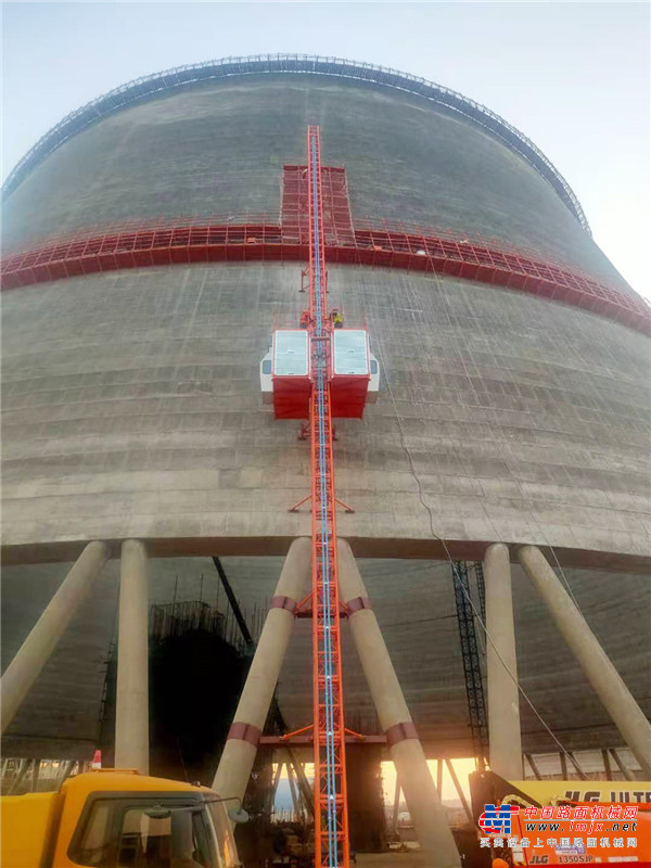 方圓SC200/200型傾斜式施工升降機 在江西豐城發電廠冷卻塔加固項目投入使用