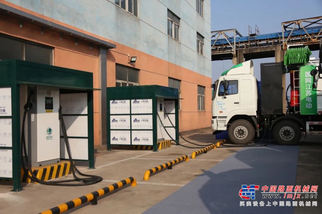 助力江苏绿色港口建设 华菱新能源重卡在南京港投入使用