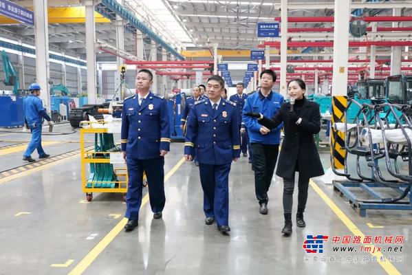 消防救援局考察山河智能无人化应急救援装备