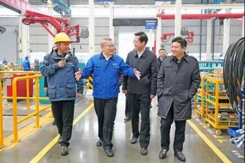 徐州市长率团考察山河智能