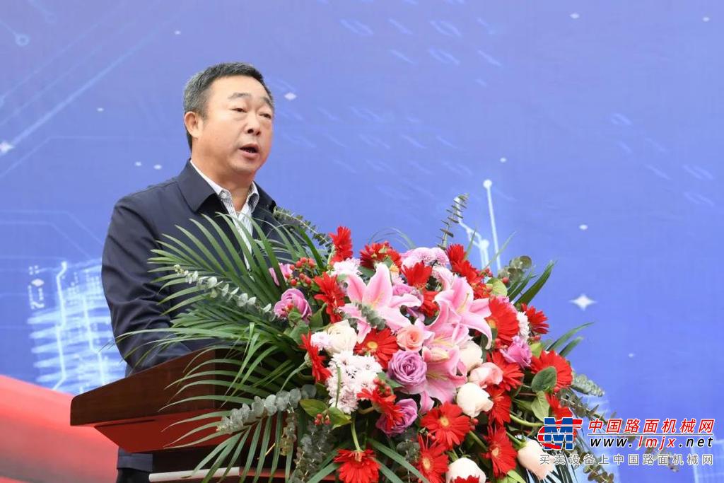 “我们一定会充分发挥招商局集团及国家基金的资金、资源、机制、经验等优势，在柳工有限发展中做出自己的努力和贡献。”招商局资本管理（北京）有限公司董事长郭健表示。