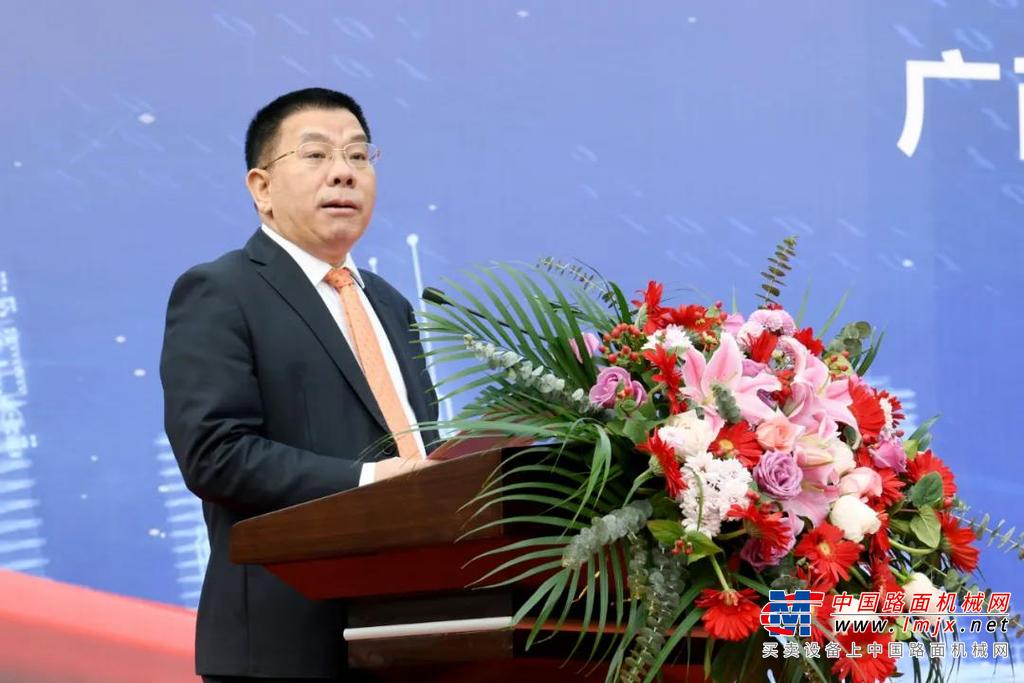 	国改双百发展基金副总经理王建胜表示，双百基金将积极支持柳工有限在治理机制制度化、规范化，用人机制差异化、市场化，激励机制精准化、多样化等方面不断取得新的成效。