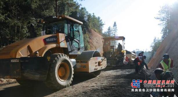 扶贫公路建设战犹酣