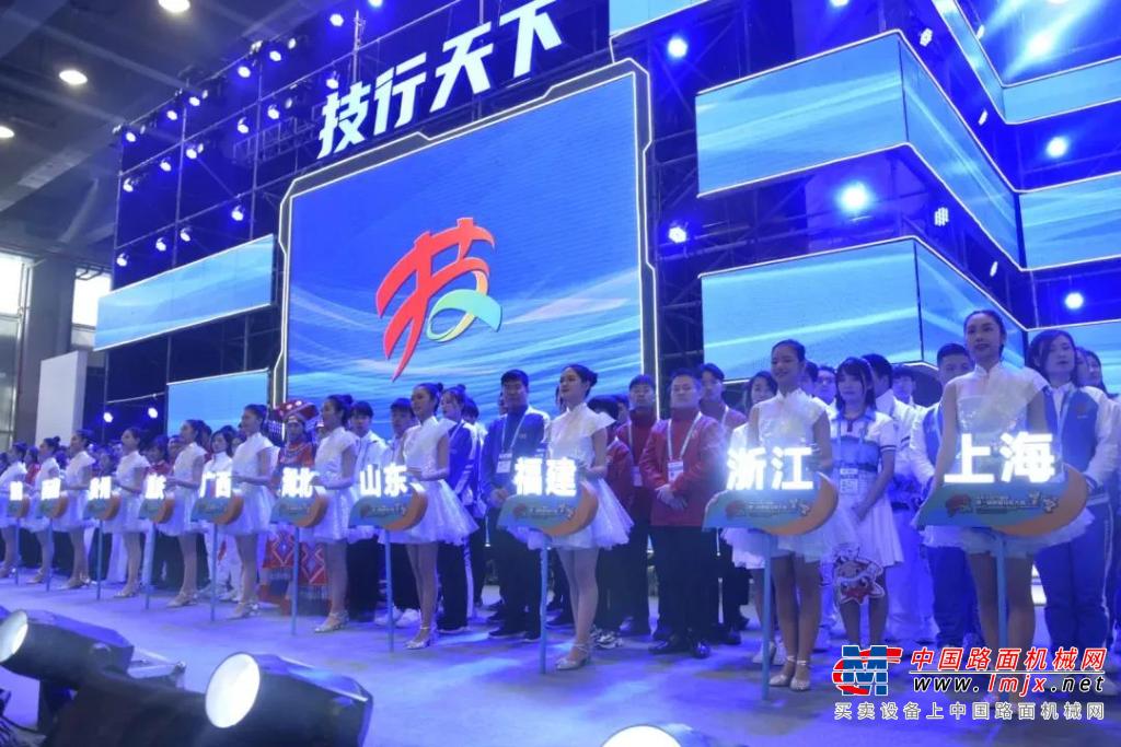 柳工装载机成为中华人民共和国第一届职业技能大赛官方指定设备