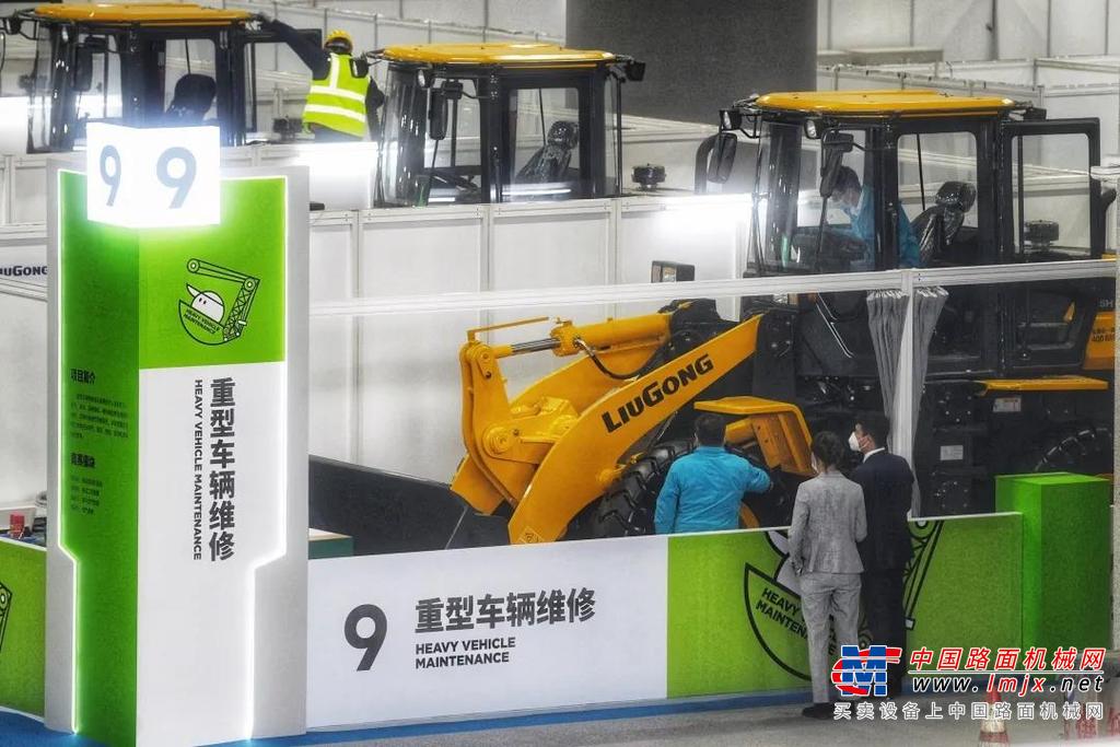 	这是新中国成立以来，	赛事规格最高、参赛规模最大、技能水平最强	的综合性国家职业技能赛事。