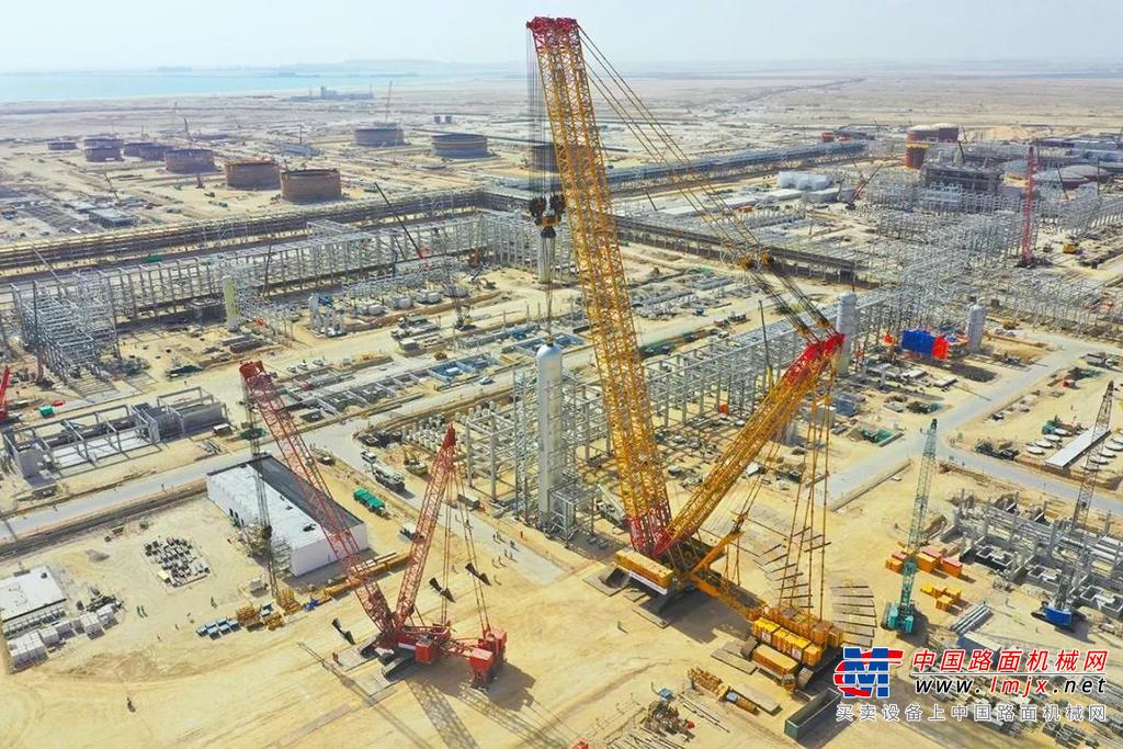 徐工履带式起重机XGC16000自面世以来，被广泛应用于风电建设、石化安装、海洋工程、建筑施工等领域。产品安全、可靠，拆装方便性、操纵舒适性及起重性能全面提升。配备无级变幅等先进技术，各方面性能全面优于同类产品。
