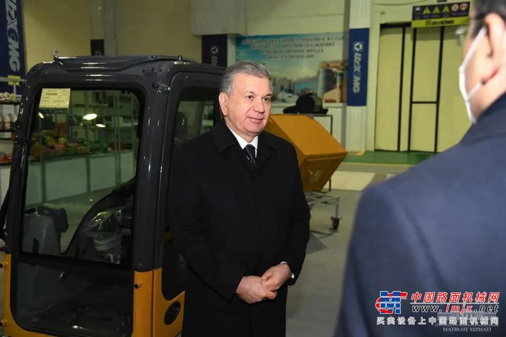 米尔济约耶夫总统视察乌兹徐工合资公司