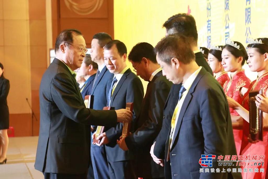 临工集团董事长王志中发表讲话