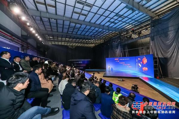 F系列挖掘机发布：柳工以技术革新撬动价值升级