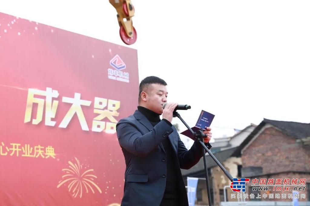 邵阳服务中心的成立将进一步提升徐工基础的后市场建设水平，以专业规范的管理、精湛的维修技术、优质的备件和保养物料为客户的设备保驾护航。服务保证在15分钟内给予响应，一般故障24小时内解决。