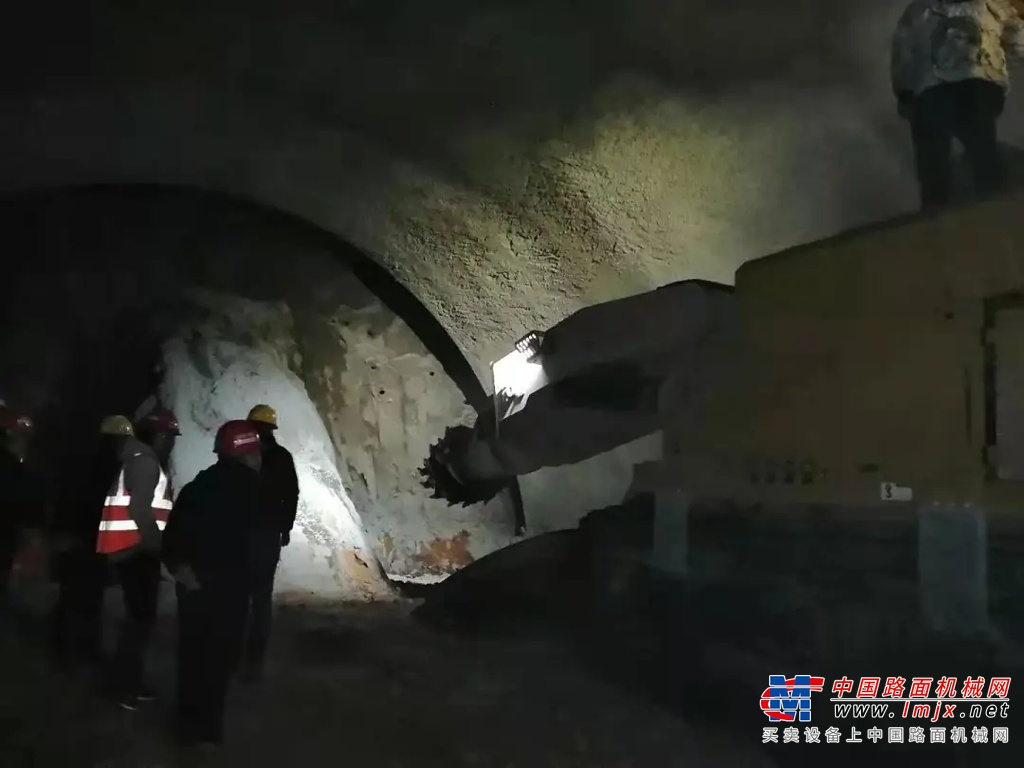 	在了解到三一工程掘进机在该地区卓越的施工表现后，安临高速项目部决定一次性采购2台三一工程掘进机STR260/6，用于百和隧道项目施工。