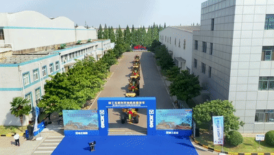 这也是徐工道路机械有史以来规模最大、技术水平最高、品类最多、成套性最全的集中展现。徐工第二代无人集群路面机械惊艳首秀、5G智慧驾舱荣耀发布等，充分彰显徐工筑养护机械72年的历史底蕴与领跑实力。