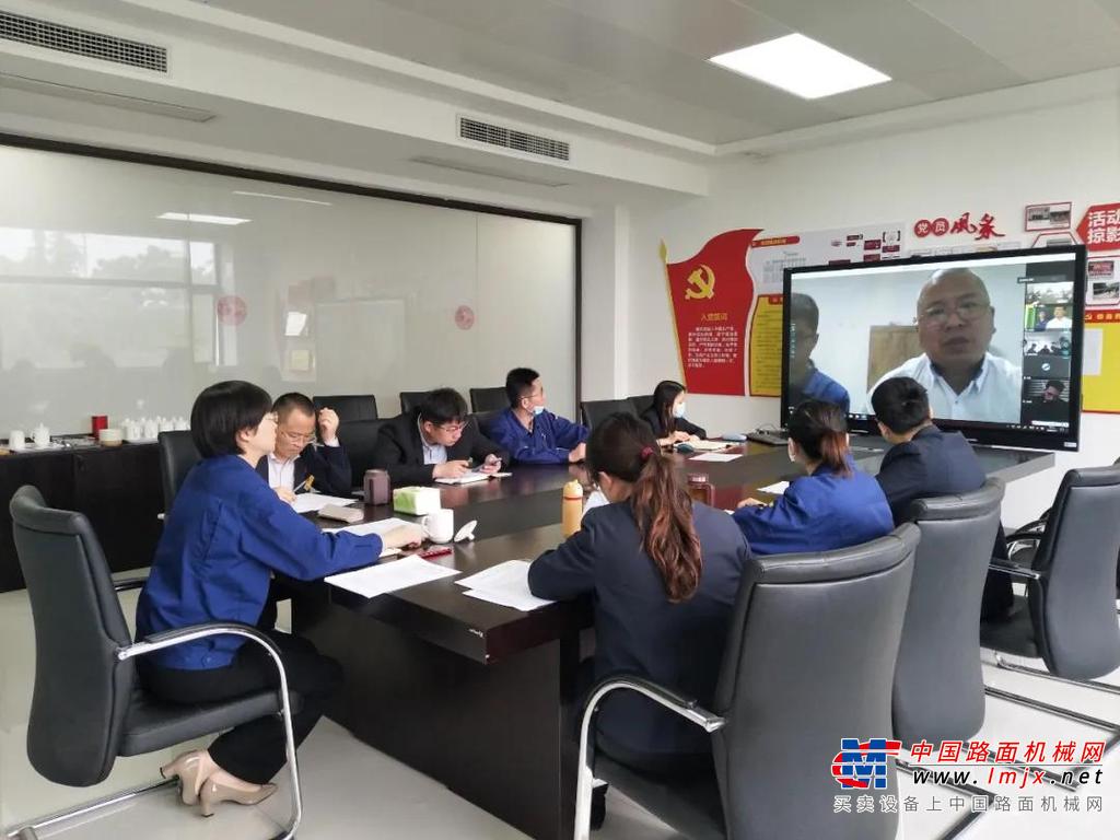 	被客户一眼“相中”	2019年10月，湖南某大客户购买了一台徐工XTR7/360悬臂式隧道掘进机，用于格鲁吉亚E60高速路F2标段工程施工。