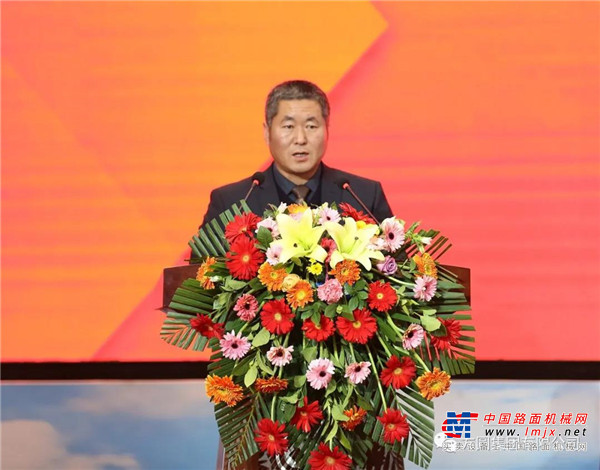会上，方圆集团副总经理由志军公布方字【2021】2号文件《关于下达2021年计划任务的通知》。