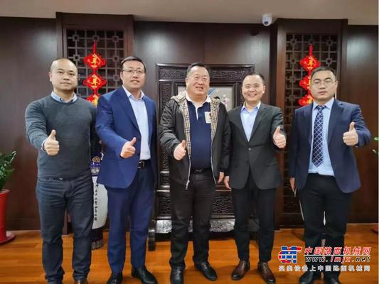 疫情突围，中联重科起重机海外喜获新年首批大订单