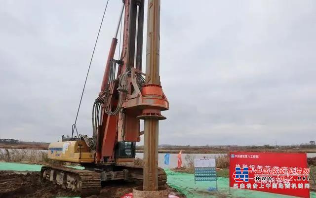 1	最壮观：50台旋挖钻集结	两公里一台，“徐工金”雄踞一方