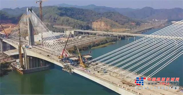 赣深高铁剑潭东江特大桥合龙 大桥创下多个全国全球记录