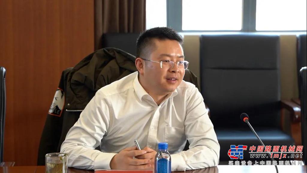 	众能联合作为国内大型高空作业平台租赁运营商，坚持走“科技赋能行业、数据驱动运营”的道路，致力于打造数字化管理的租赁运营体系，构建全新的行业生态。