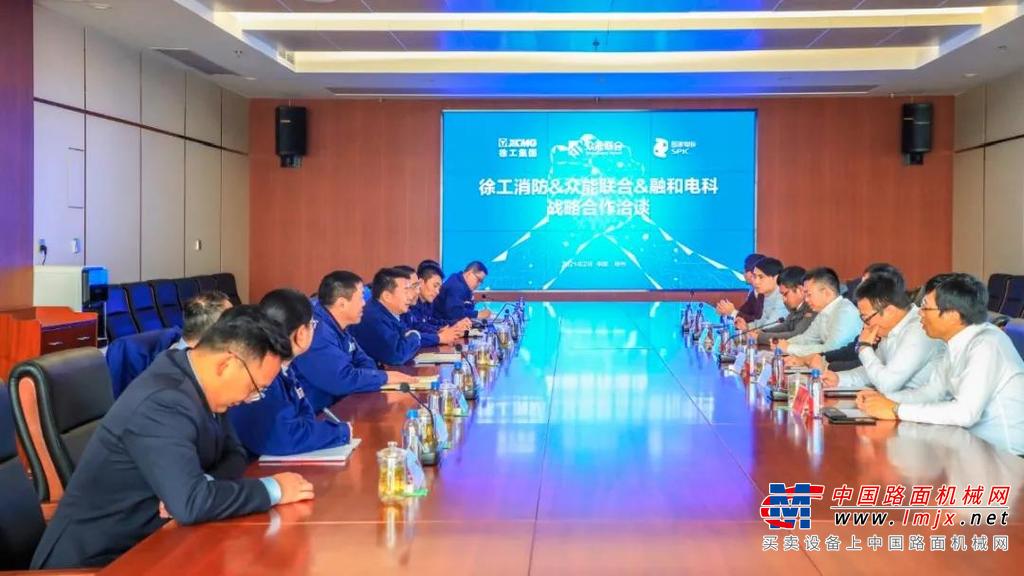 本着共同推动高空作业平台电动化发展的理念，三家企业强强联合，携手布局高空作业平台“油改电”，为高空产业缔造更美好未来。