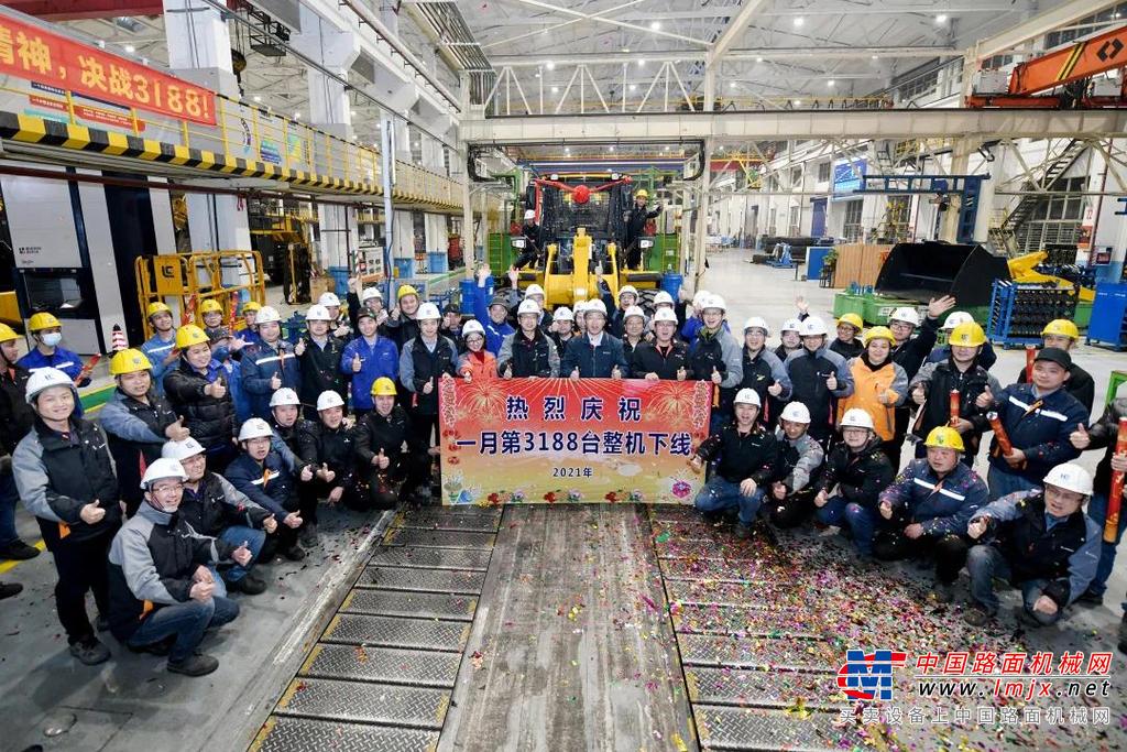 	2月3日，	柳工定制版隧道挖掘机首批10 台设备交付，用于某交通高速路建设；