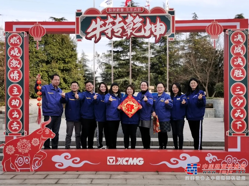 	我们的心始终紧紧依偎