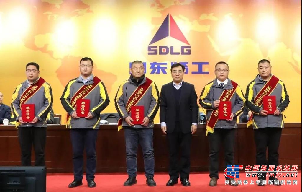 	公司董事长王志中在讲话中指出，这次大会既是总结表彰会，也是动员誓师会。要进一步认清形势，增强做好市场营销工作的责任感、危机感和紧迫感，将压力转化为动力。但市场竞争加剧虽然带来了新的困难和挑战，也给我们提供了探索市场新路子、创新营销新方法的机会和平台。希望全体营销将士不辱使命，勇于担当，充满激情，迎难而上，迅速行动，努力实现一季度开门红。