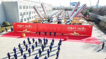 徐工“牛气冲天”开门红|千台V7批量交付引爆市场！犇！犇！犇！