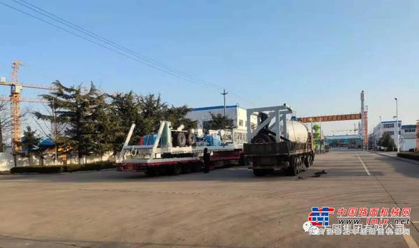 方圆移动式粉料集装箱灌装车顺利发货