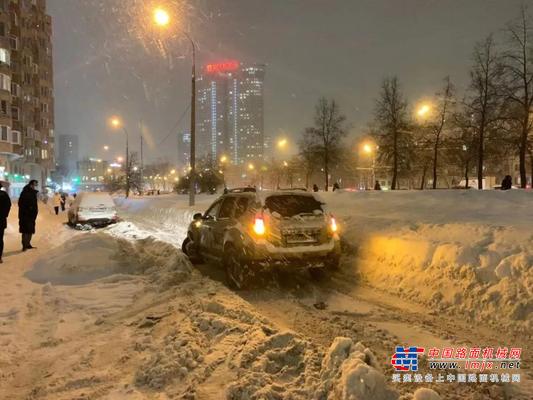 65年来最大降雪！数十台临工装载机紧急出动