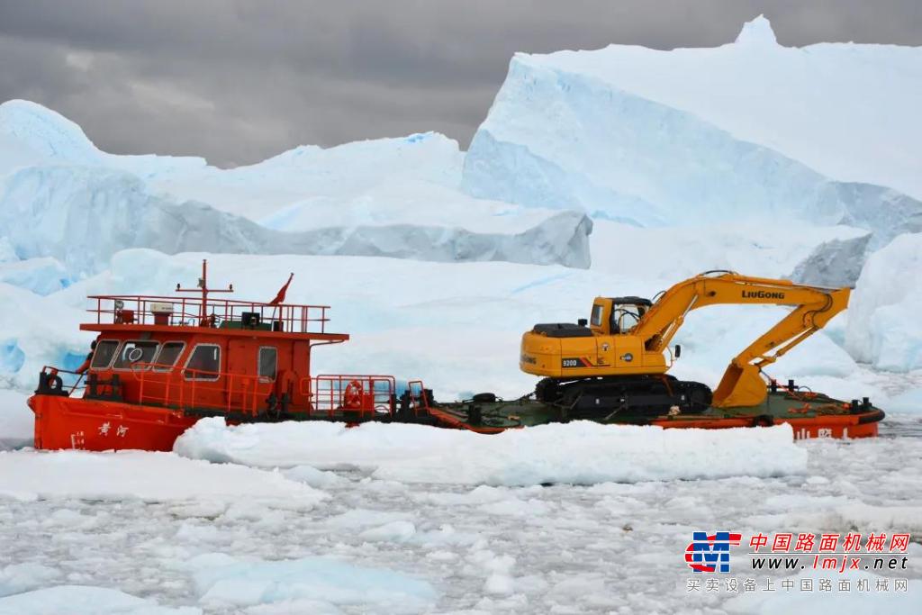 @所有人：驰骋在南极冰盖上的柳工机械发来新春贺电