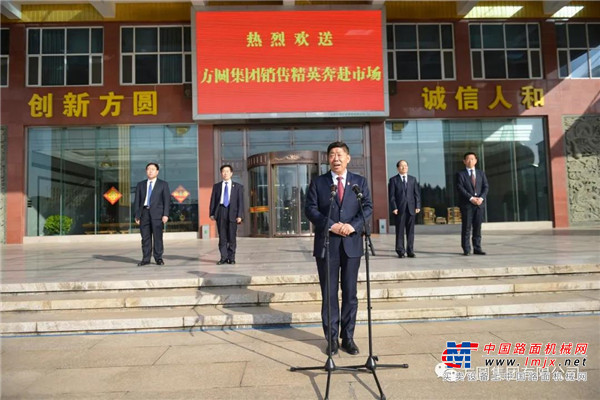销售公司驻济南公司经理王斌代表全体销售业务员作了表态发言，表达了奋战疆场、开辟新市场、拓展新领域、创造新业绩的信心和决心。