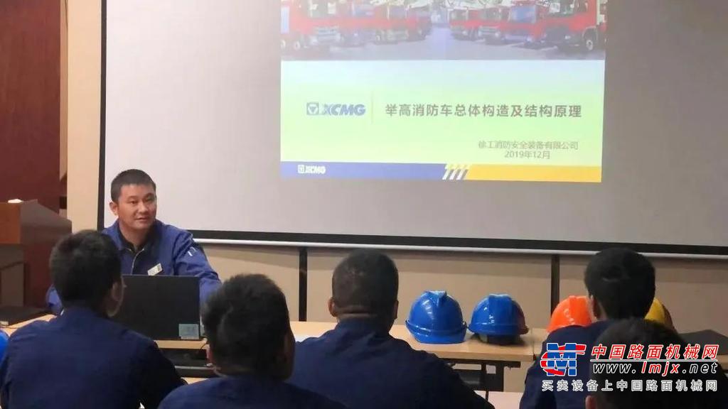 相较国五消防车，国六消防车尾气中氮氧化物和颗粒物排放更少，对环境更友好。“2030年，中国争取碳排放达峰，争取2060年前实现碳中和”。瞄准碳达峰目标，徐工积极推进消防车国六升级，为我国高质量发展注入强劲动力。