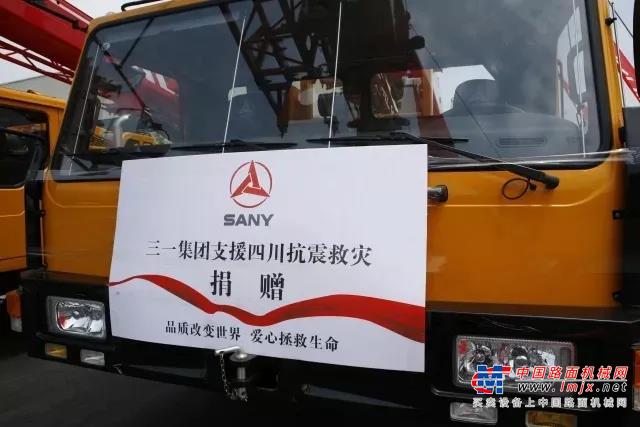 	这一天，地震席卷而来，刹那间，到处都是残垣断壁，到处都是生离死别。