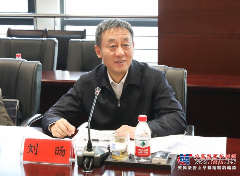 刘旸一行先后来到