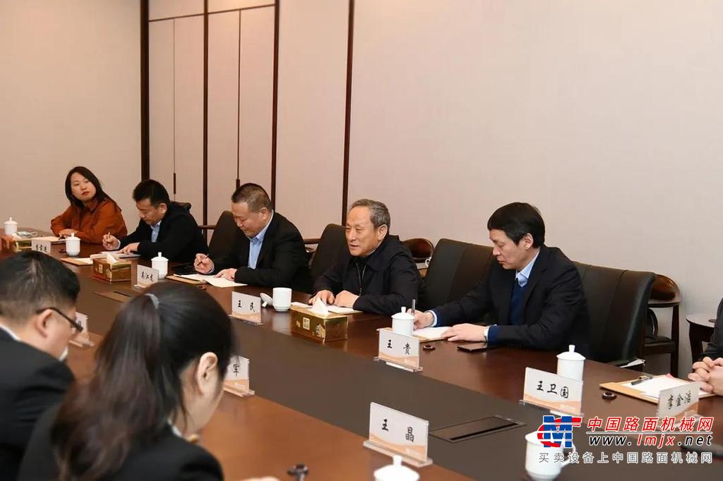 恒力集团始建于1994年，拥有全球产能最大的PTA工厂之一、全球最大的功能性纤维生产基地和织造企业之一，现位列世界500强第107位、中国企业500强第28位、中国民营企业500强第4位。