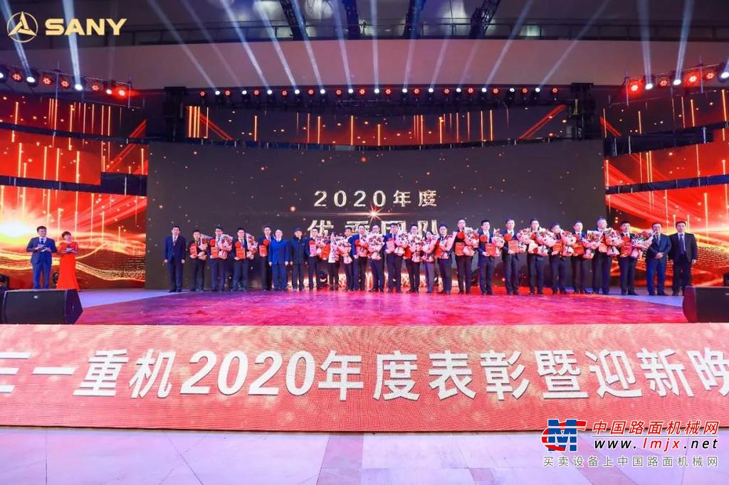 	2020，面对复杂的经济形势，全体三一人不畏艰难险阻，以非凡的勇气，为超补偿反弹的战略部署，交出了一份满意的答卷。