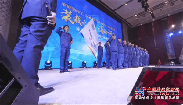 	从技能展示到产品试用，从工况匹配到成套解决方案，从促销政策到服务落地，徐工始终以专注与关怀为市场注入蓬勃生机，为客户带来“崭新的徐工，全新的产品，焕然一新的服务”体验。