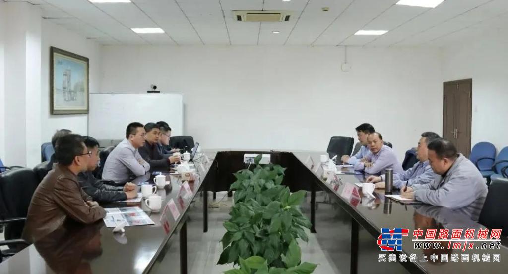 新疆克拉玛依市荣昌有限责任公司相关领导到汉马科技集团考察交流